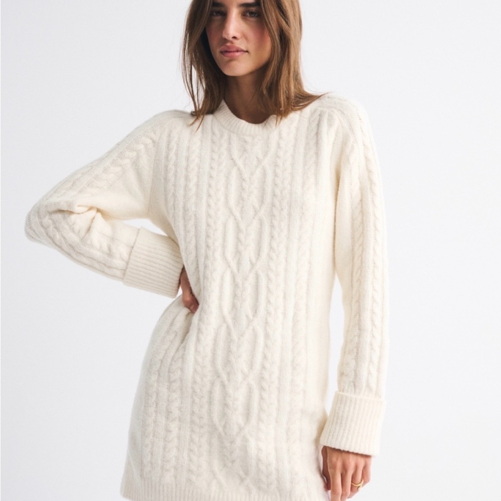 Abercrombie & Fitch Cream Cable Knit Sweater - XS